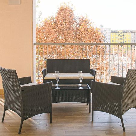 via Govone - Ampio e Luminoso Appartamento con Terrazza Milano Esterno foto